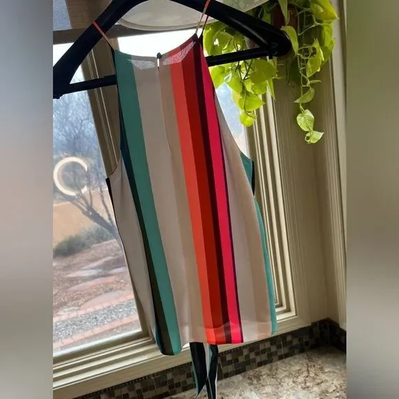 Express Top  - Picture 4 of 4